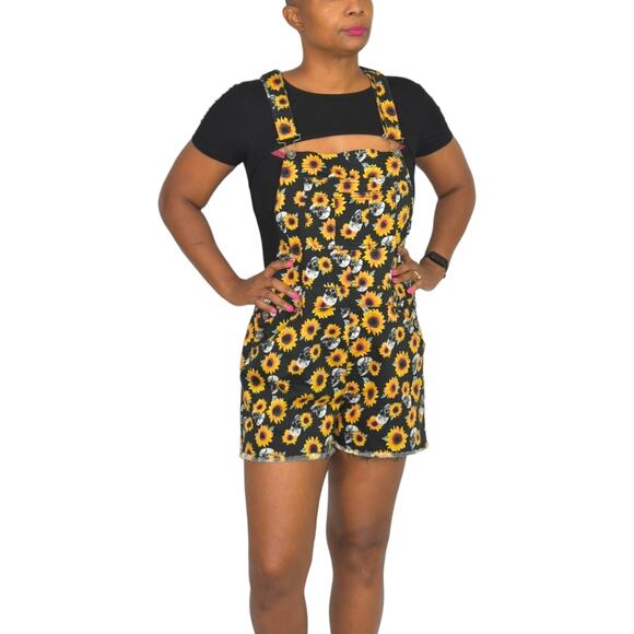 Hot Topic Shortalls Black Skull Sunflowers Bib Overall Jeans Shorts Romper Large - Picture 12 of 12